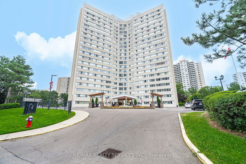  1001 - 3695 Kaneff Cres  Mississauga, L5A 4B6 | Image 1