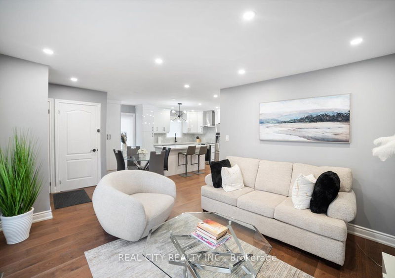 403 Bartos Dr  Oakville, L6K 3E5 | Image 2