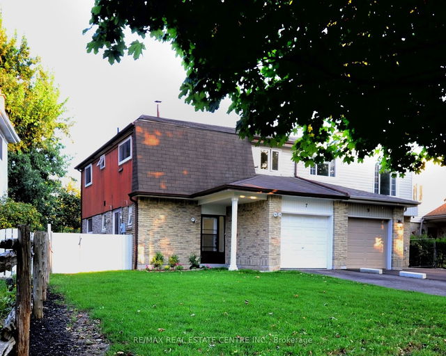 7 Lacewood Crescent