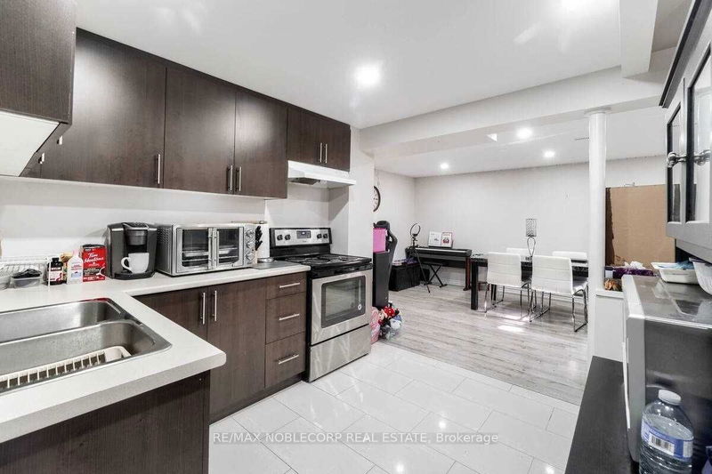 home for lease on Lower-17 Mikado Crescent