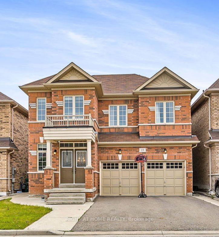 13 Lloyd Cres  Brampton, L7A 4J5 | Image 2