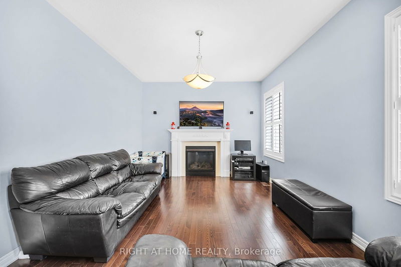 13 Lloyd Cres  Brampton, L7A 4J5 | Image 5