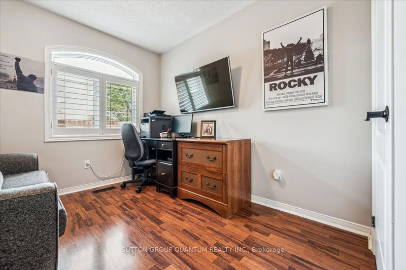 394 Stonetree Crt  Mississauga, L5B 4H3 | Image 14