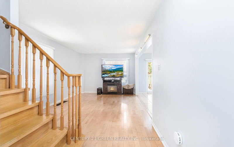 5 Tanglemere Cres  Brampton, L7A 1R7 | Image 10