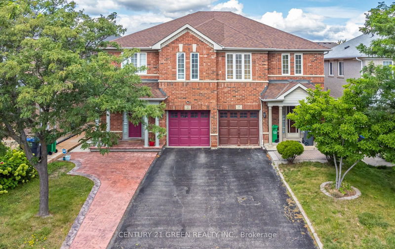 5 Tanglemere Cres  Brampton, L7A 1R7 | Image 2