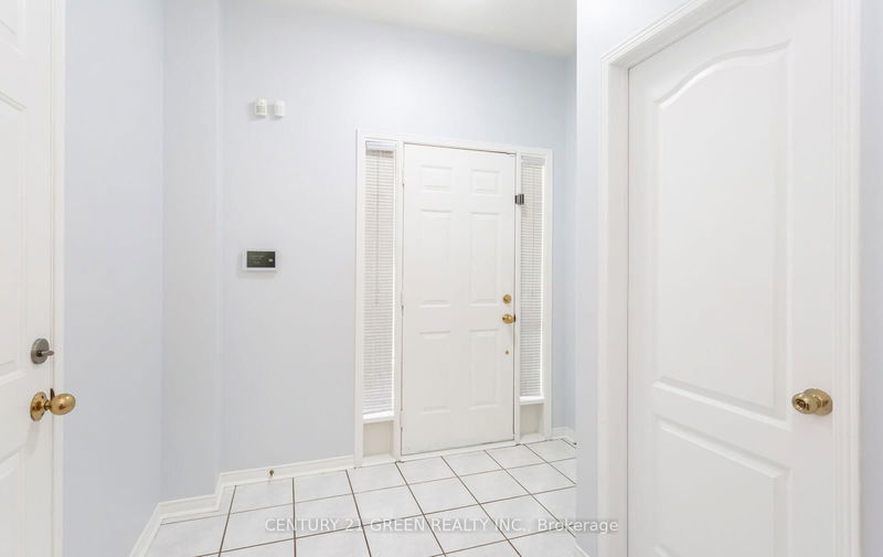 5 Tanglemere Cres  Brampton, L7A 1R7 | Image 7