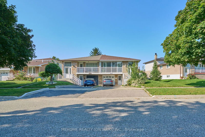 3608 Birchmeadow Cres  Mississauga, L4Y 3R7 | Image 1