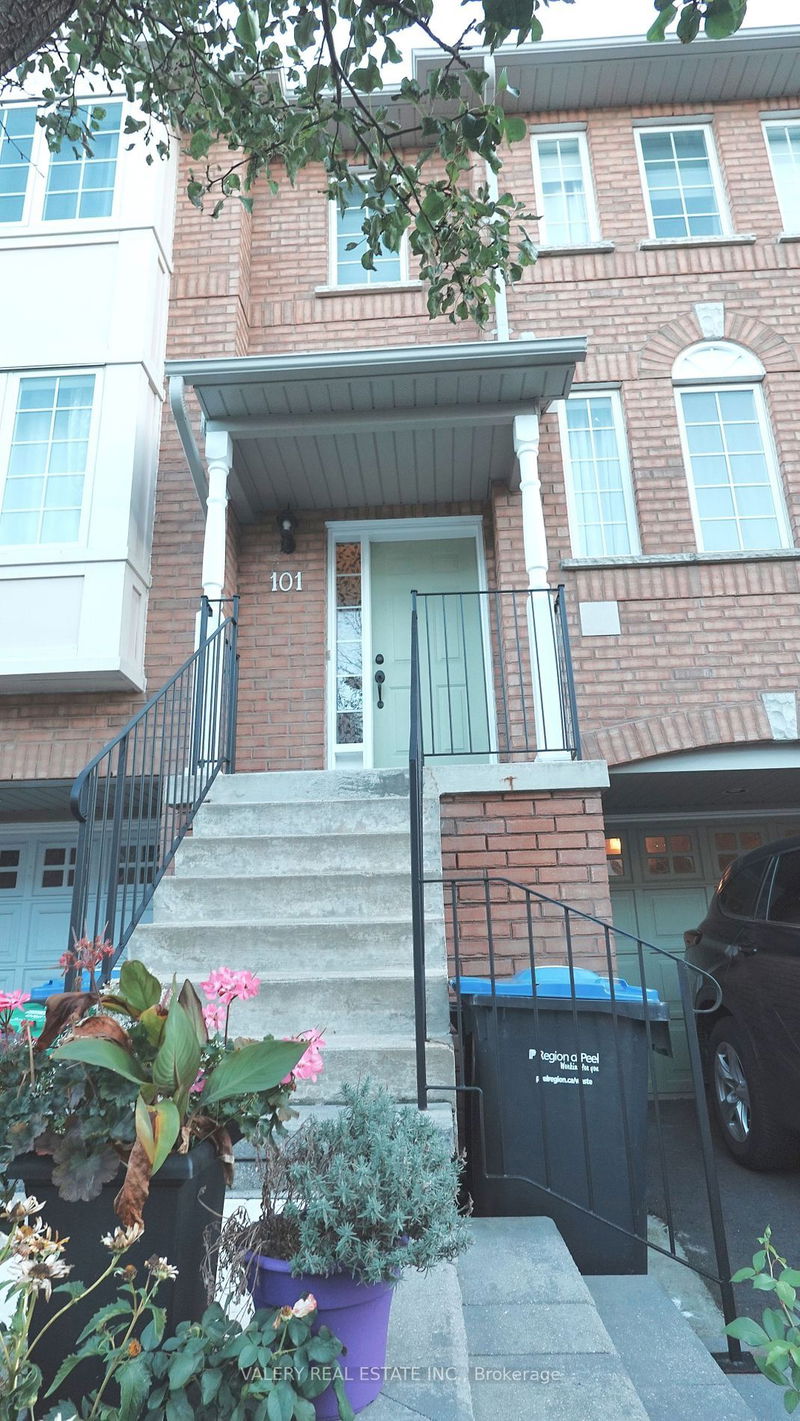 home for lease on 101-80 ACORN Place