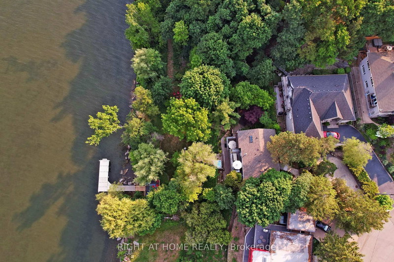 868 Danforth Pl, Burlington, L7T 1S2 | Image 3