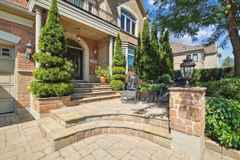 559 Golfview Crt  Oakville, L6M 4W6 | Image 2