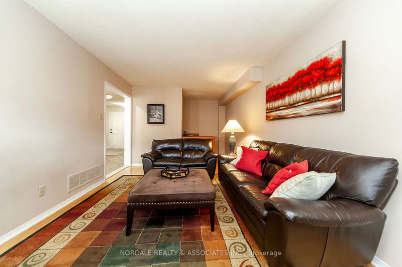 4485 Weymouth Commons Cres  Mississauga, L5R 1P5 | Image 14