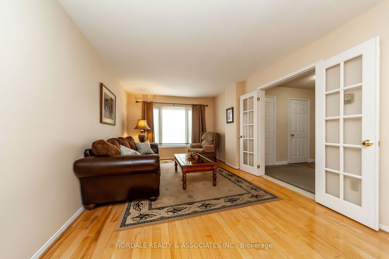 4485 Weymouth Commons Cres  Mississauga, L5R 1P5 | Image 5