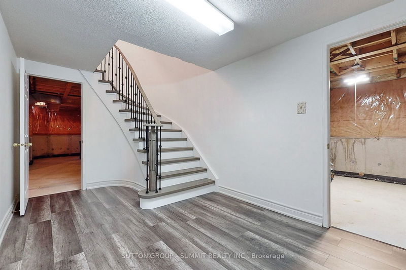 6182 SILKEN LAUMANN Way  Mississauga, L5V 1A3 | Image 35