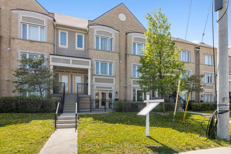  65 - 60 Fairwood Circ  Brampton, L6R 0Y6 | Image 1