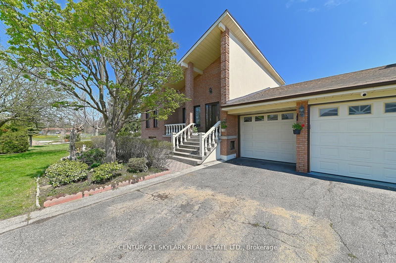 9 Princess Andrea Crt  Brampton, L6P 0G2 | Image 2