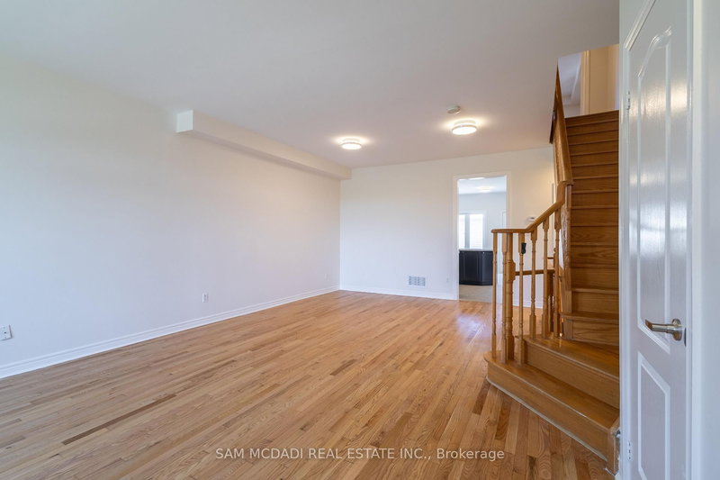 5489 Festival Dr, Mississauga, L5M 0G6 | Image 3