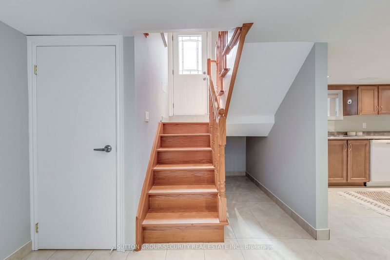 23 Hartley Ave  Toronto, M6E 4E7 | Image 27