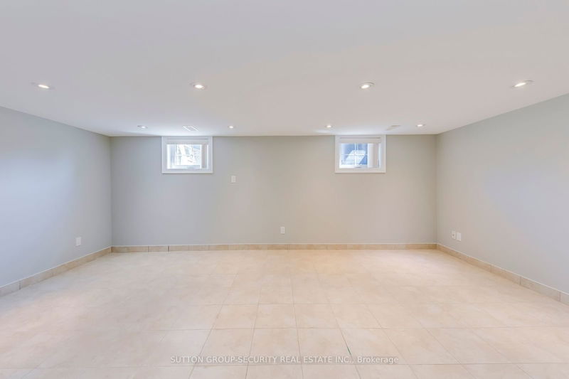 23 Hartley Ave  Toronto, M6E 4E7 | Image 32