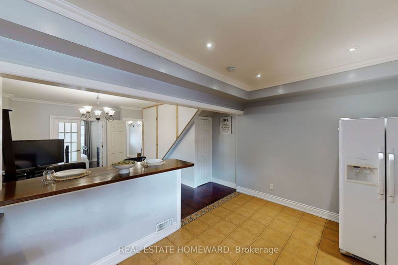 1425 Lansdowne Ave  Toronto, M6H 3Z9 | Image 10