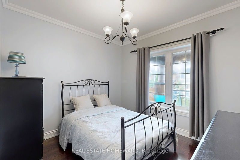 1425 Lansdowne Ave  Toronto, M6H 3Z9 | Image 11