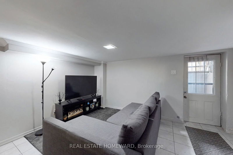 1425 Lansdowne Ave  Toronto, M6H 3Z9 | Image 30