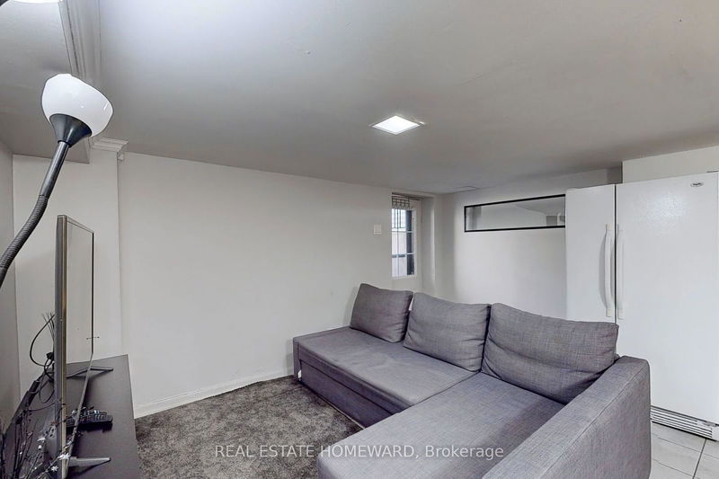 1425 Lansdowne Ave  Toronto, M6H 3Z9 | Image 31