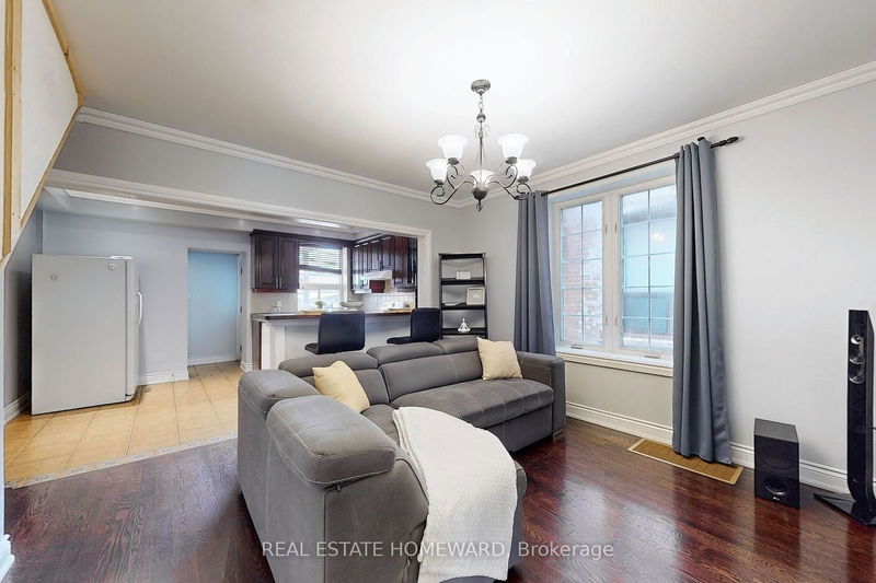 1425 Lansdowne Ave  Toronto, M6H 3Z9 | Image 4