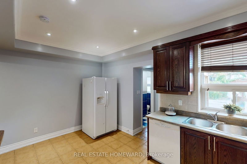 1425 Lansdowne Ave  Toronto, M6H 3Z9 | Image 9