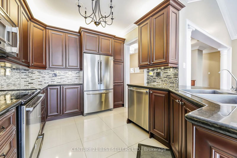 2385 Eighth Line N Oakville, L6H 7L7 | Image 10