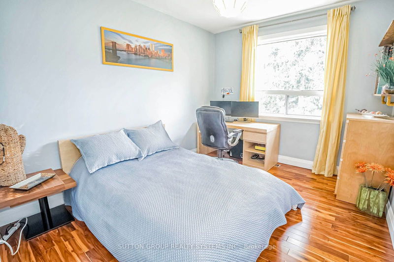 366 Renforth Dr  Toronto, M9C 2L9 | Image 15