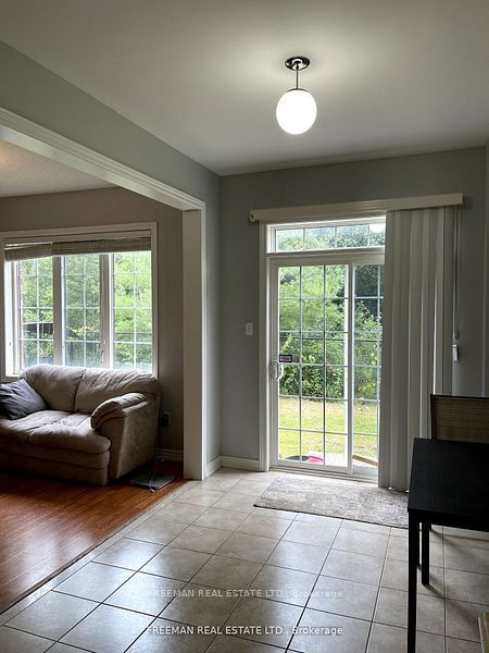 home for lease on 5579 Meadowcrest Avenue