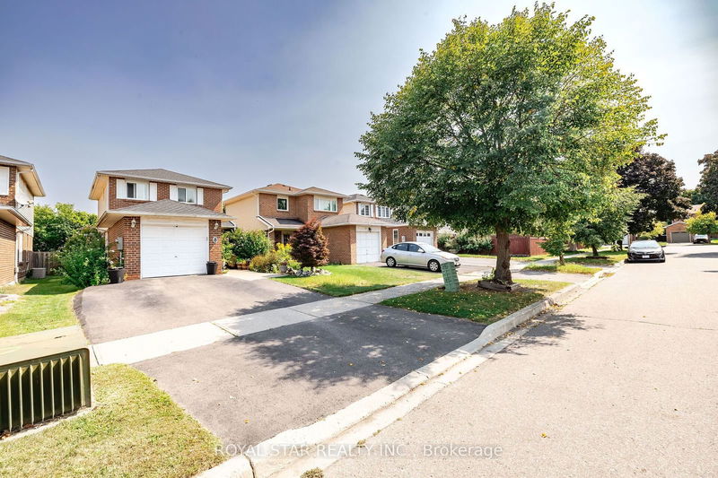 8 Sunshade Pl  Brampton, L6Z 2B8 | Image 6