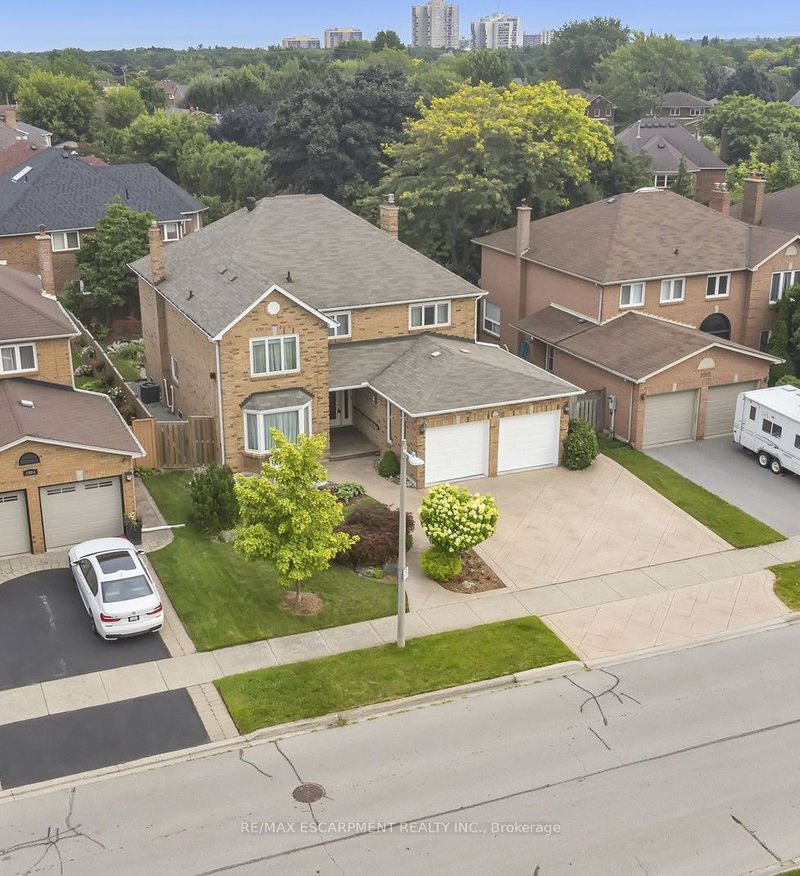 2008 Grenville Dr  Oakville, L6H 3Z3 | Image 1