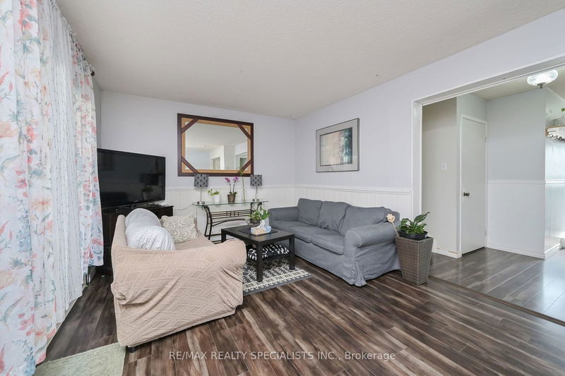 20 Hallcrown Crt  Brampton, L6S 2A7 | Image 10