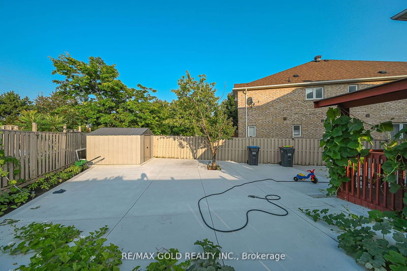 40 Sestina Crt  Brampton, L6P 1R9 | Image 36