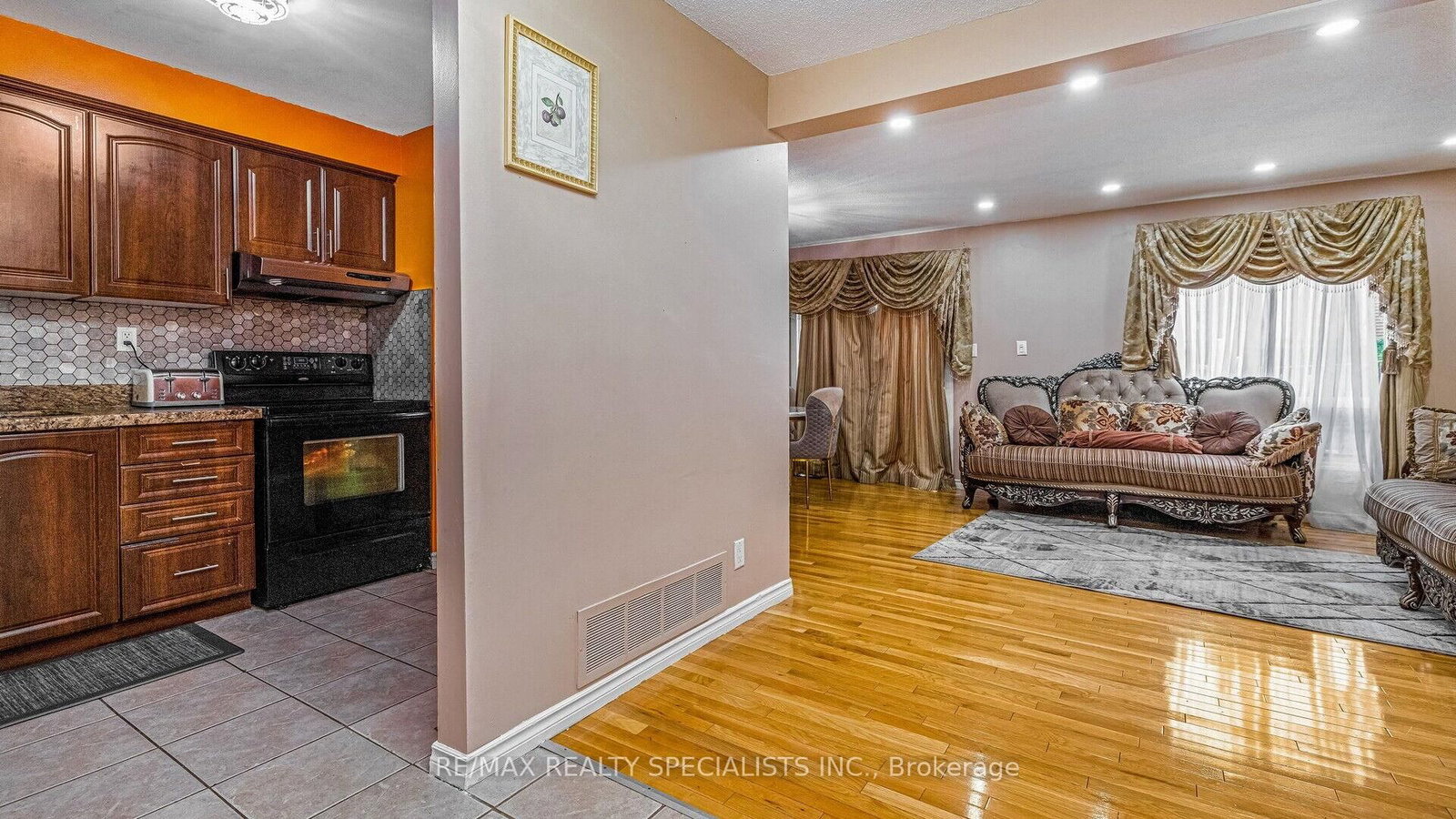 Listing Image 7