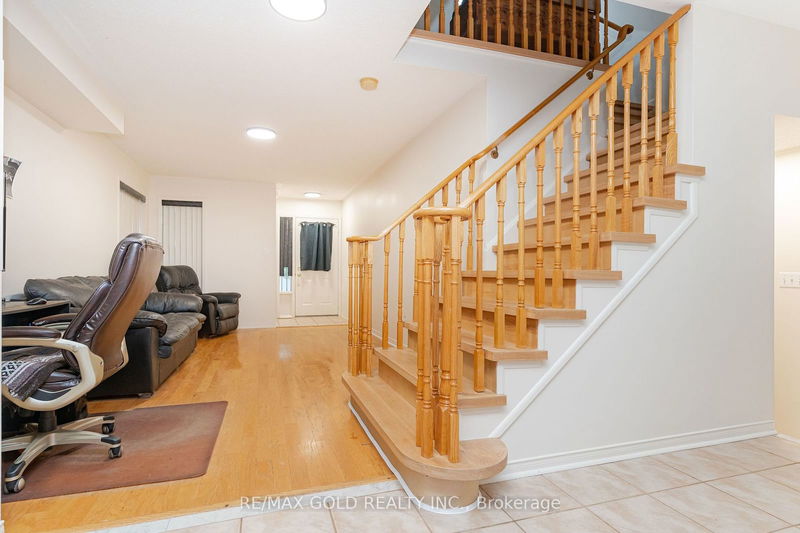 21 Poplar Plains Rd  Brampton, L7A 1Z5 | Image 13