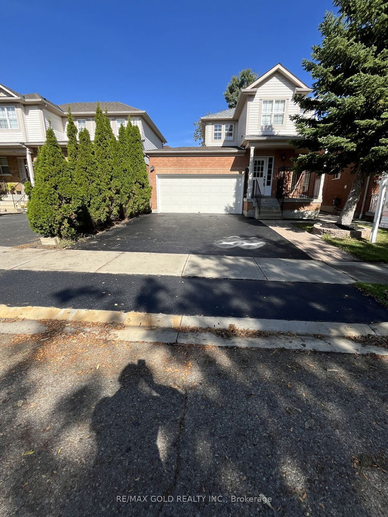 21 Poplar Plains Rd  Brampton, L7A 1Z5 | Image 2