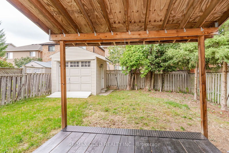 21 Poplar Plains Rd  Brampton, L7A 1Z5 | Image 34