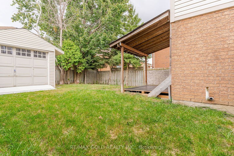 21 Poplar Plains Rd  Brampton, L7A 1Z5 | Image 35