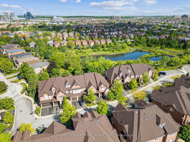  44 - 300 Ravineview Way  Oakville, L6H 7J2 | Image 2