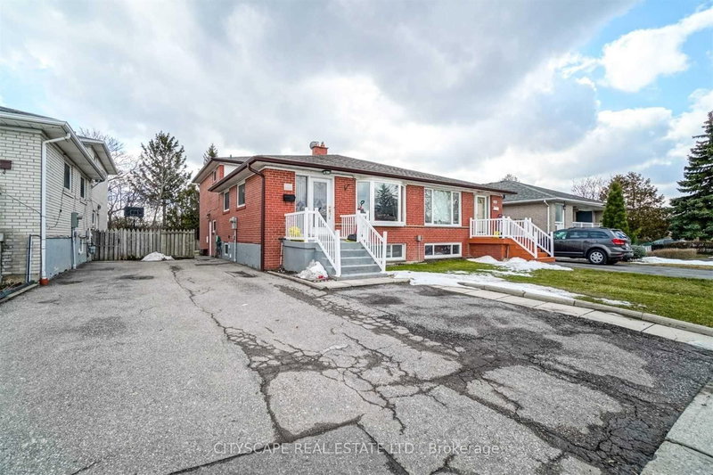 BSMT - 1166 Shadeland Dr, Mississauga, L5C 1P3 | Image 3