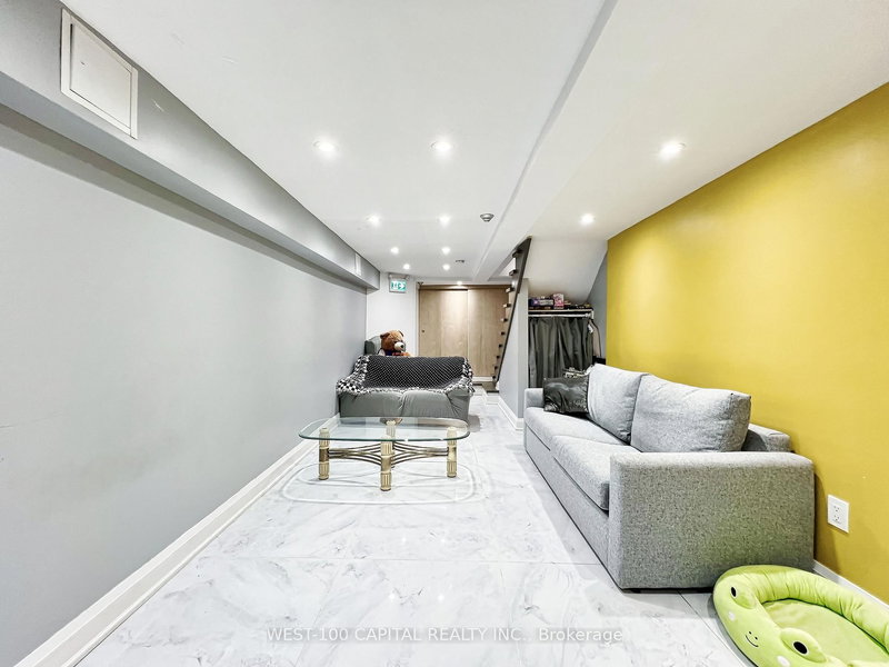 2544 Eglinton Ave W, Toronto, M6M 1T1 | Image 3