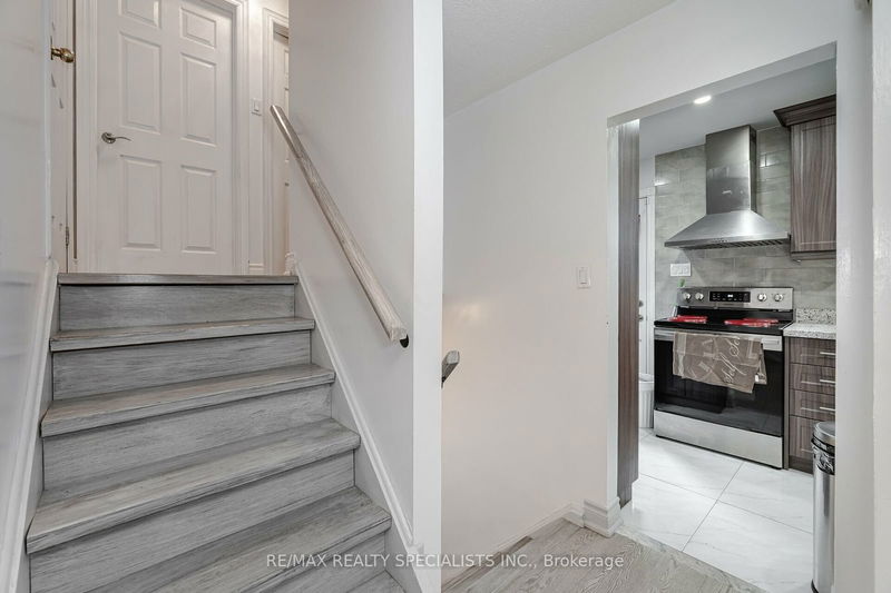 21 Crawford Dr  Brampton, L6V 2C6 | Image 13