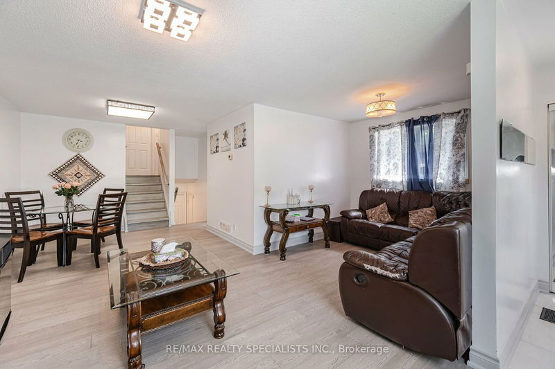 21 Crawford Dr  Brampton, L6V 2C6 | Image 6