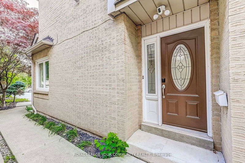 4590 Bay Villa Ave  Mississauga, L5M 4N6 | Image 2