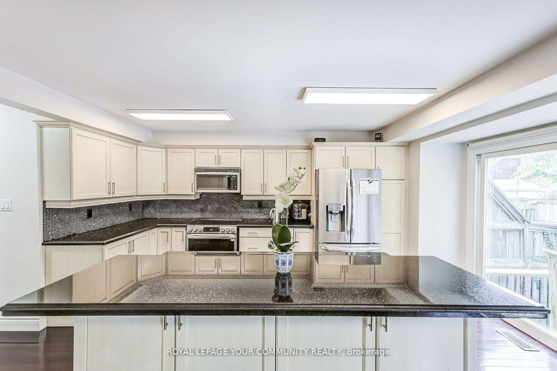 4590 Bay Villa Ave  Mississauga, L5M 4N6 | Image 4