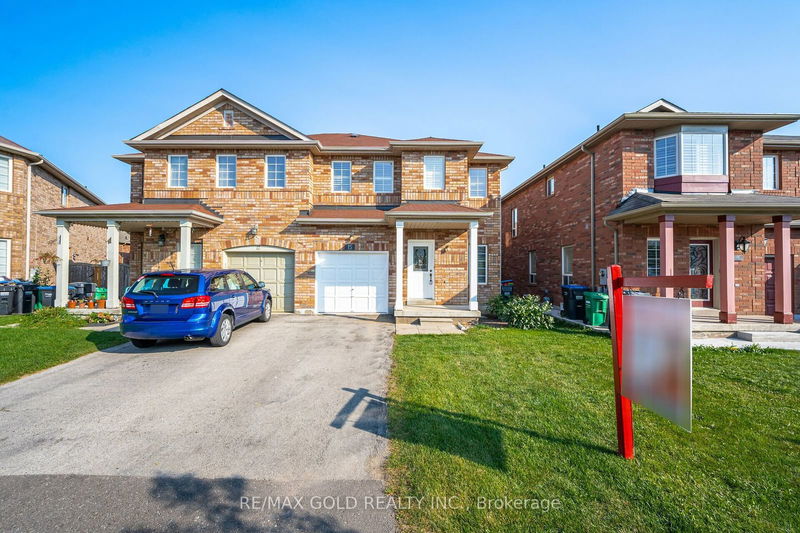 15 Commodore Dr  Brampton, L6X 0S5 | Image 1