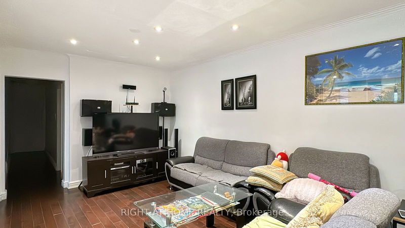 36 Hucknall Rd  Toronto, M3J 1V8 | Image 11