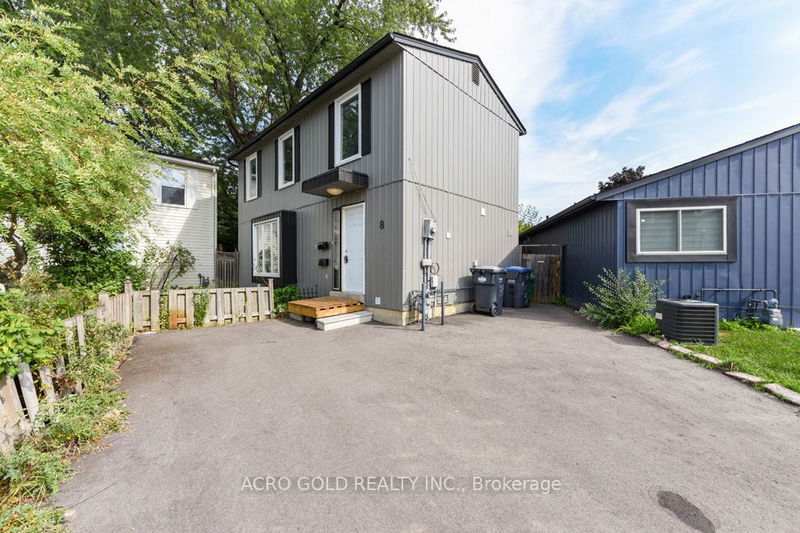 8 Huntington Crt  Brampton, L6S 1S4 | Image 2